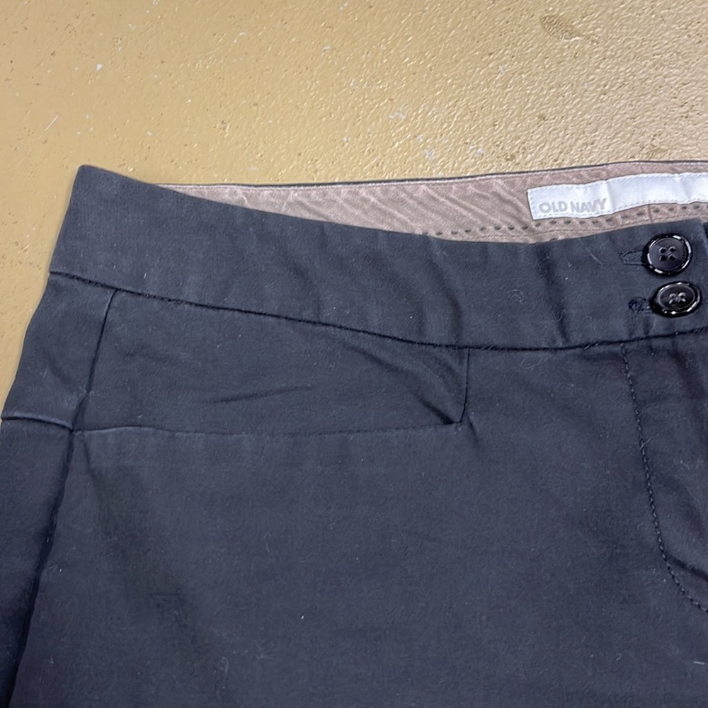 Old Navy Black Low Rise Cuffed Capri Pants Size 12 Regular - Picture 4 of 8